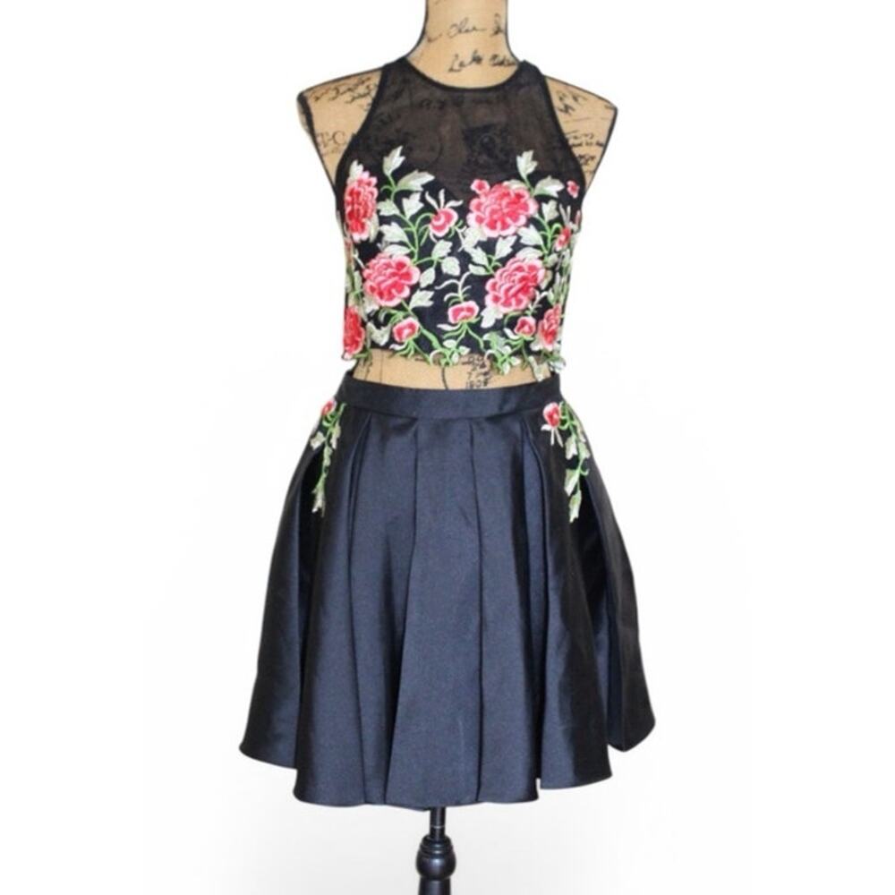 Dave & Johnny 2 Piece Formal Black Embroidered Floral Mini Skirt Tank Set 7/8